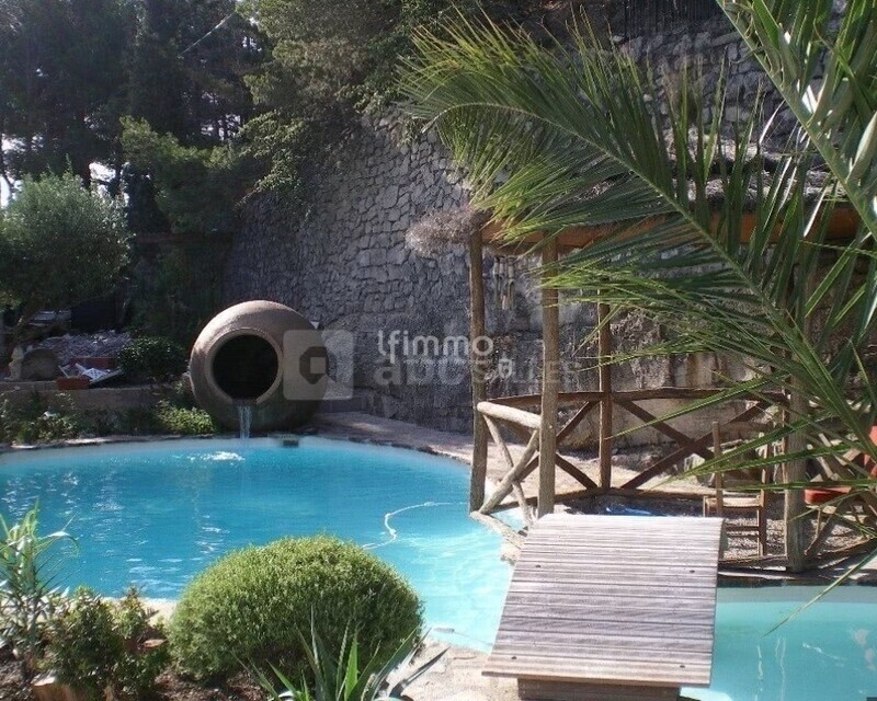 Ensemble immobilier avec usage pro 500 M2 et habitations 250 m2 - Capture d écran 2024-09-02 à 10.40.53