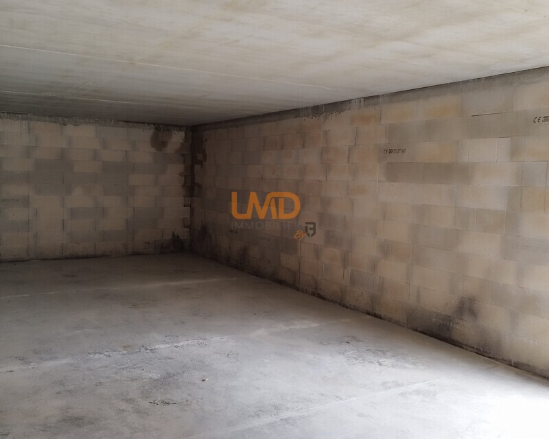 Location garage 28 m2 sécurisé. - Img 20251023 143055