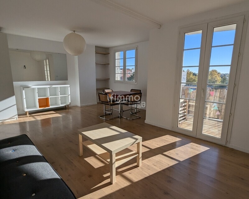 Beaux arts - T2 Bis de 62 m² + Terrasse + Cave - Sejour 2