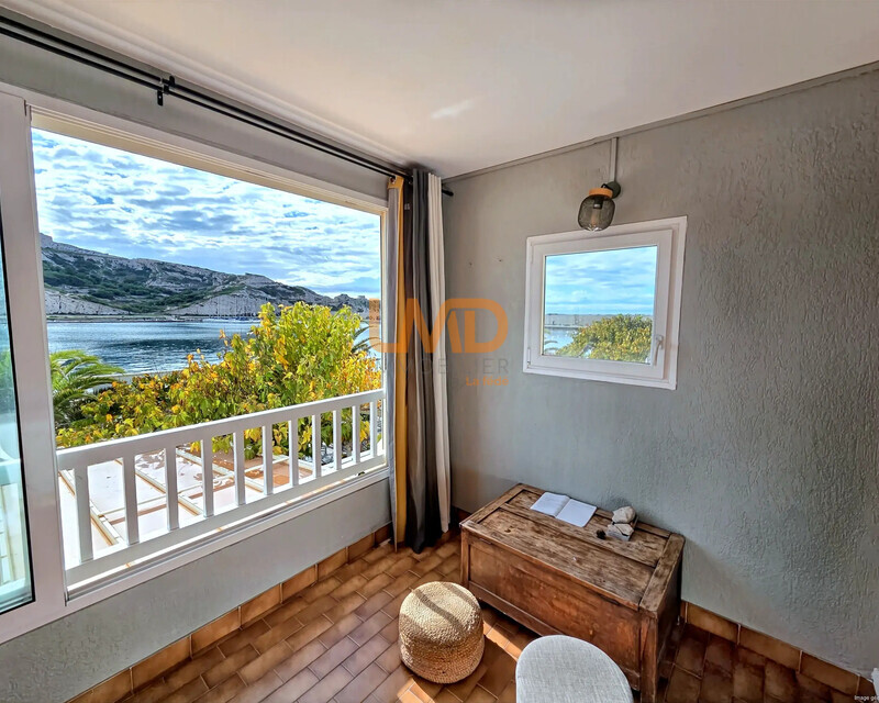 Studio meublé face à la mer - Archipel du Frioul - Ia generated 1762677242