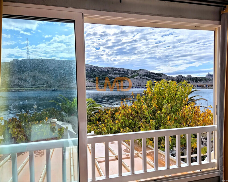 Studio meublé face à la mer - Archipel du Frioul - Ia generated 1762676881