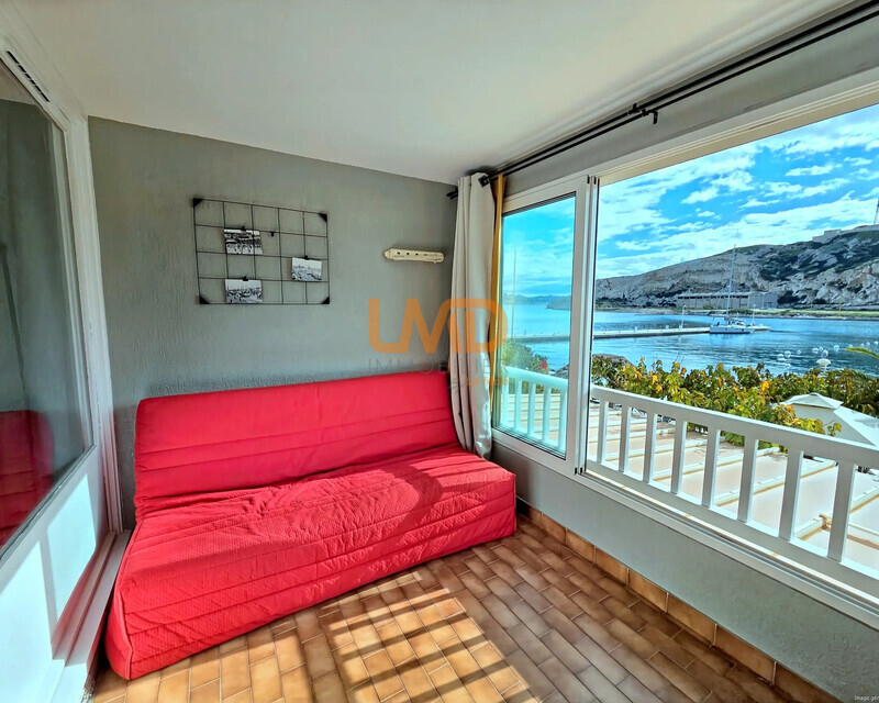 Studio meublé face à la mer - Archipel du Frioul - Ia generated 1762676684