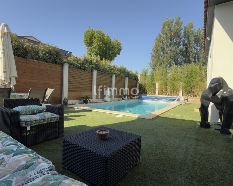 Maison 3 faces de 140 m2 avec 3 suites parentales - piscine - Img 1004