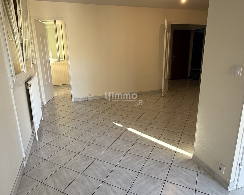 Grand t3 rénové de 69,76 m² + parking et cave - Img 1607