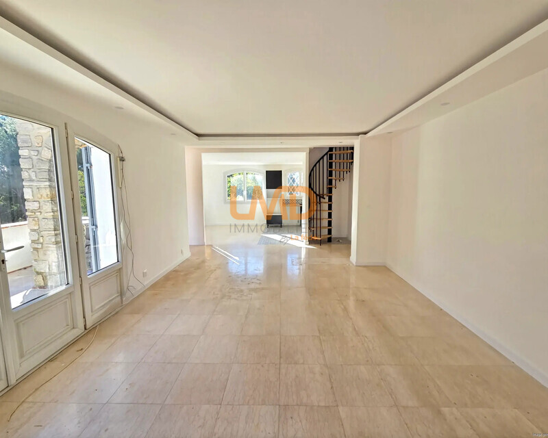 Appartement T3/4 avec terrasse et garage - Ia generated 1764355957