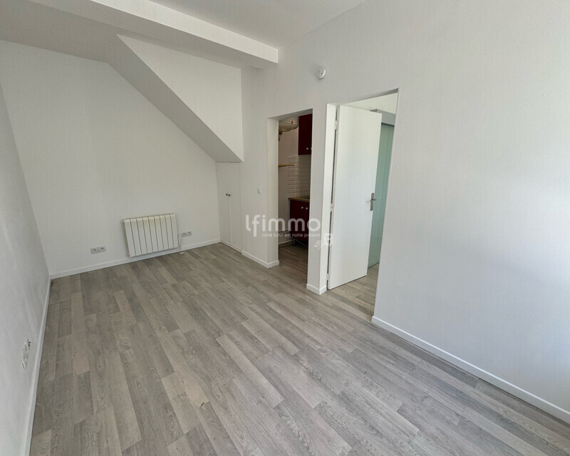 Idéal investisseur – Appartement 2 pièces avec terrasse, vendu loué. - Salon morel