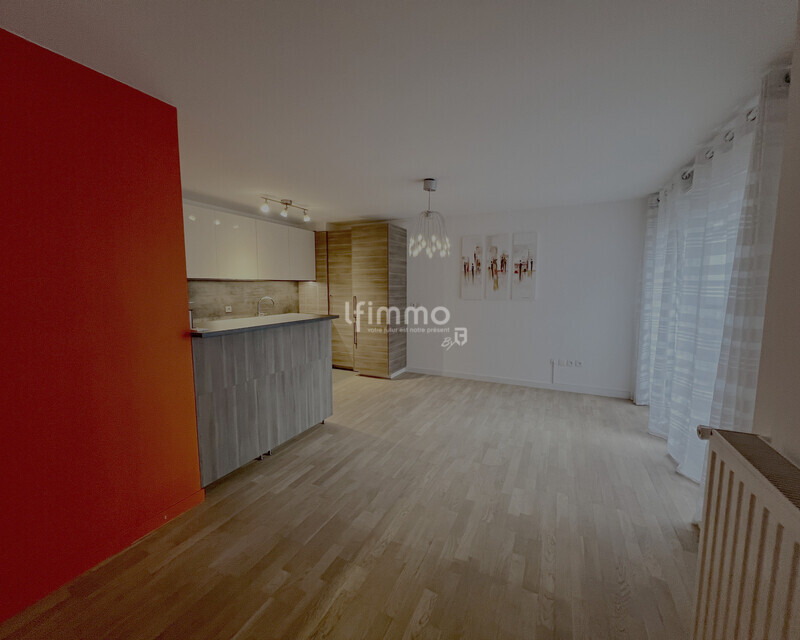 Coeur de ville, deux pièces au dernier étage - SEJOUR