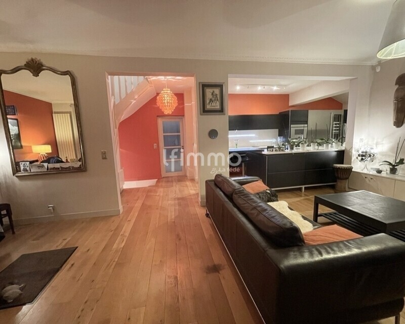 Maison familiale de 185m2 avec 8 pièces - C6aa521e-9d04-4874-9005-50e4d9230b82