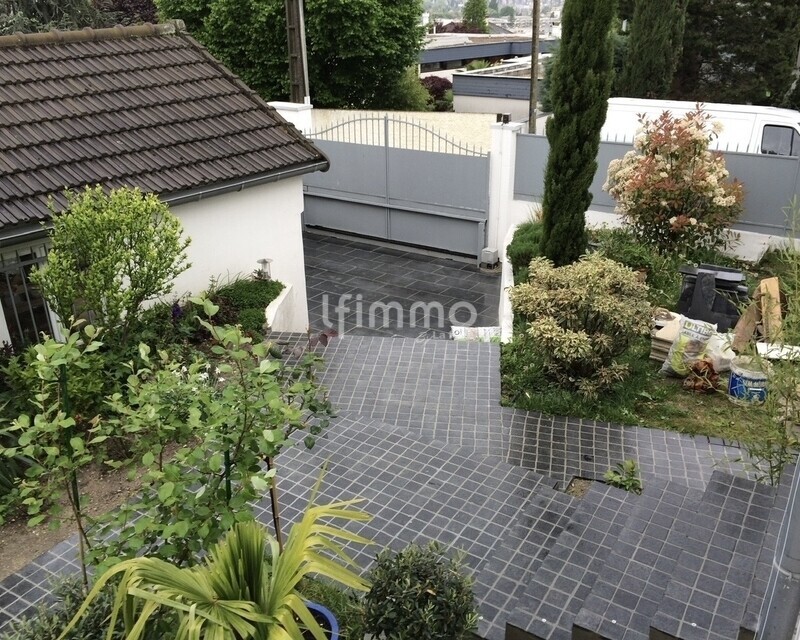 Demeure familiale de 185m2 avec 8 pièces - 7c23a522-2e9b-4765-a997-0098ba7344b6