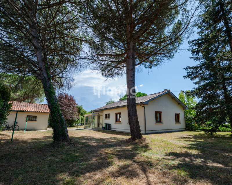  Maison individuelle avec double garage sur 2 112 m² de terrain arboré - 26-579-cl-rejane maison ambes-0022