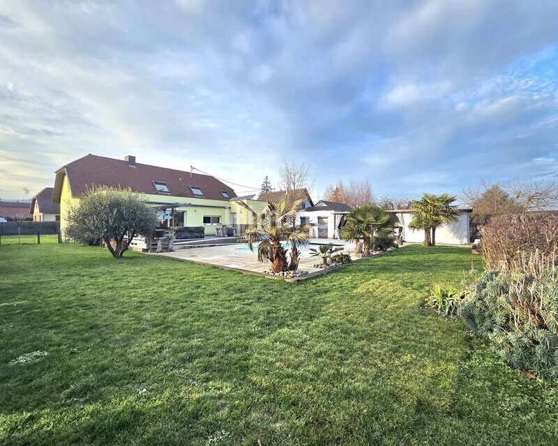 Bien rare Maison entièrement rénovée avec piscine 198 m² habitables  - 20251220 151150