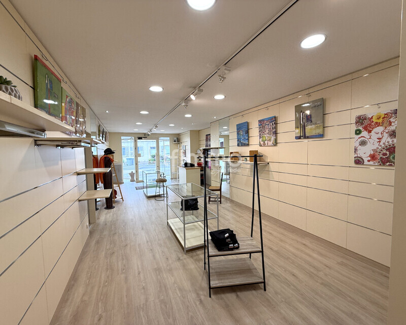 Vends à Boulay-Moselle, beau local commercial avec vitrine - Magasin1