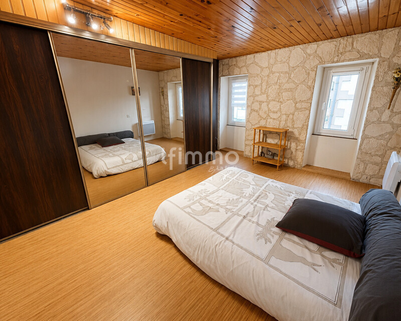 Maison à rafraichir de 103 m² – 33920 Saint-Yzan-de-Soudiac - Chambre 2
