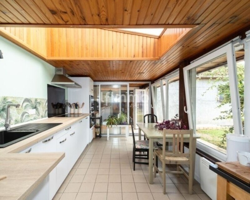 Maison à rafraichir de 103 m² – 33920 Saint-Yzan-de-Soudiac - Cuisine