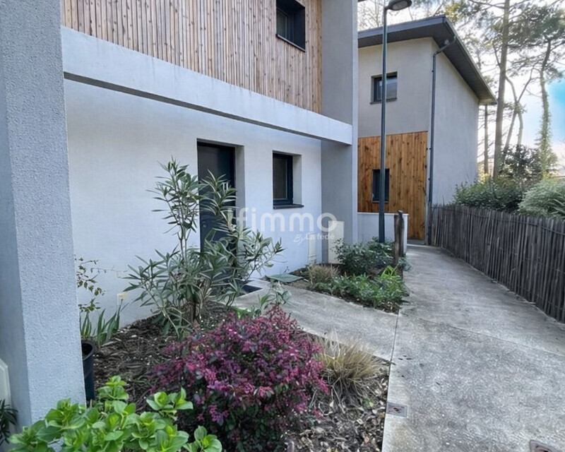 Maison duplex 68 m2 avec extérieurs et deux places de parking - Façade