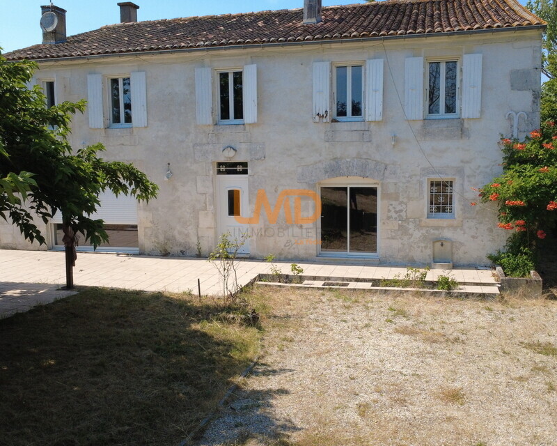 Maison charentaise de caractère aux environs de Cognac  - Dji 0031