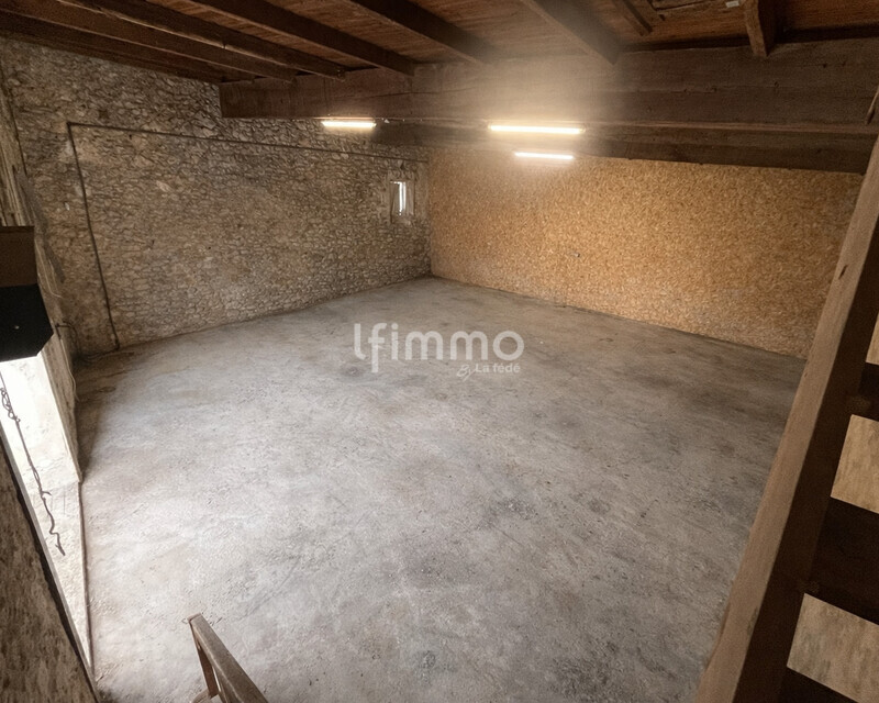 Bâtiment 240 m² – Fort potentiel – Proche Narbonne - Atelier vide avec éclairage naturel