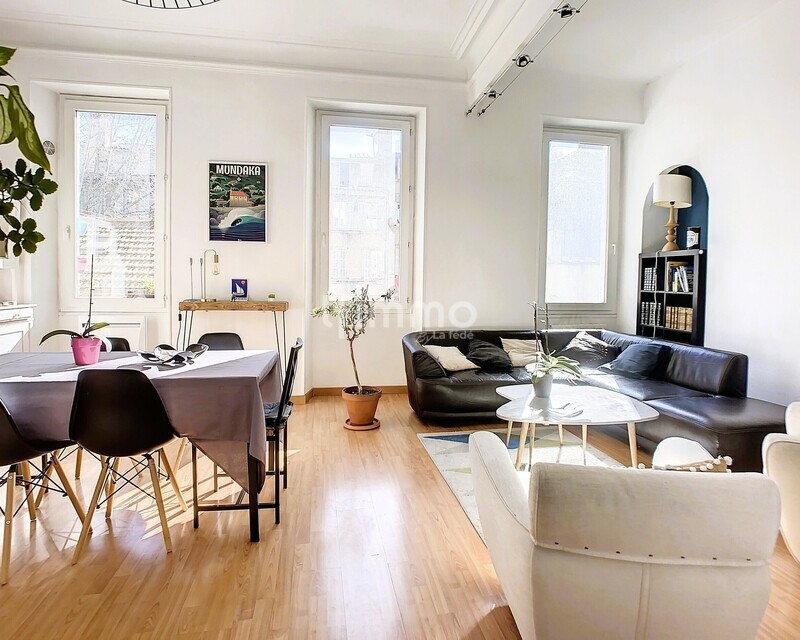 Marseille Longchamp 13001 / Appartement - Phsalon1
