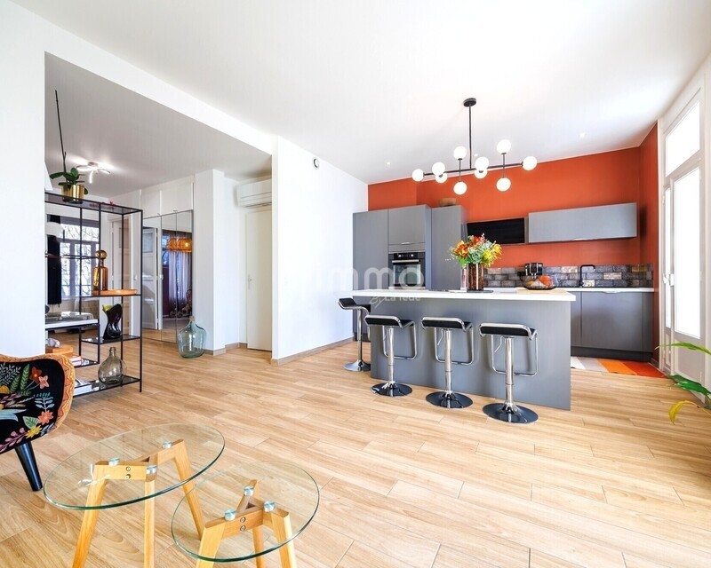 Marseille 7ème / Appartement rénové  - Phsalonc