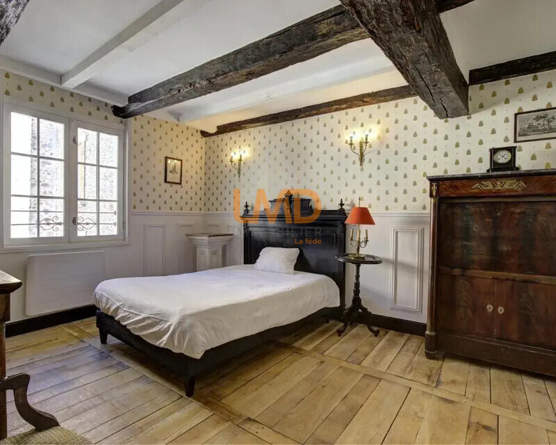 Hôtel particulier du 13ème siècle entièrement rénové - 373714487