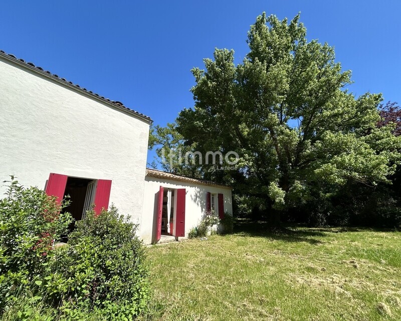 Maison de campagne avec grand jardin et dépendance - 1
