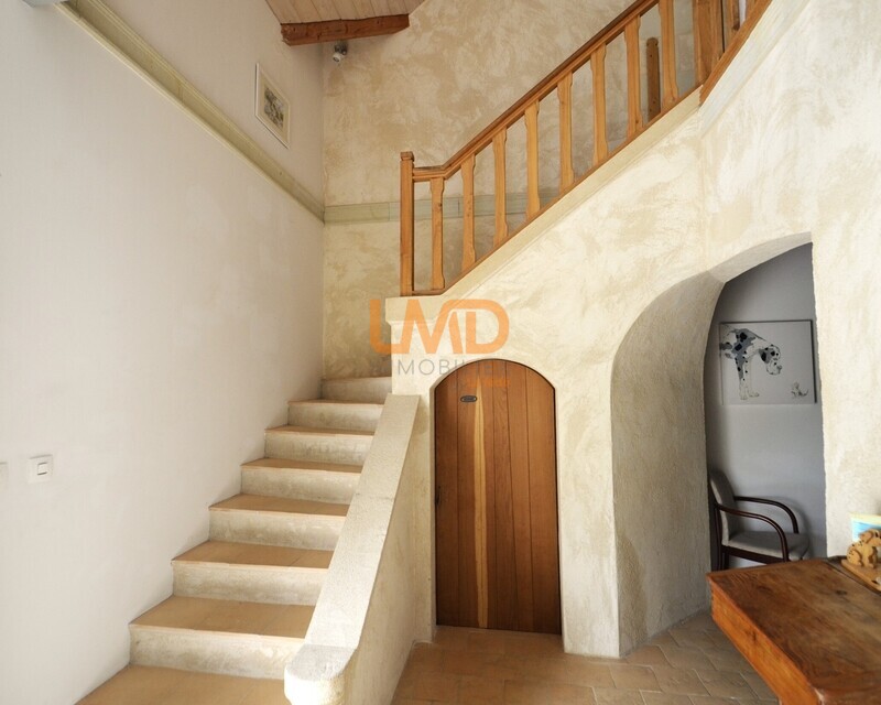 Maison 215 m² et appartement indépendant, grand terrain avec piscine. - Tan8614