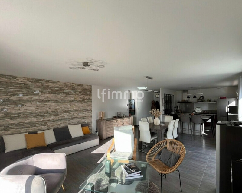 Maison familiale 5 pièces - 110m2  - Generated image february 07  2026 - 2 29pm