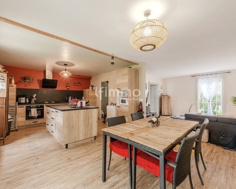 maison lumineuse  à vendre au Plessis Belleville 60330 - Img 5020