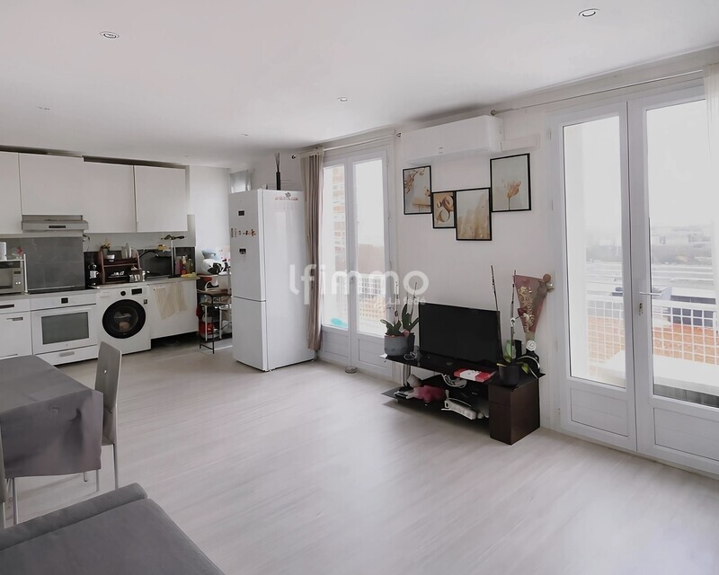 Superbe T3 à deux pas du Rond point du Prado - Img 6148