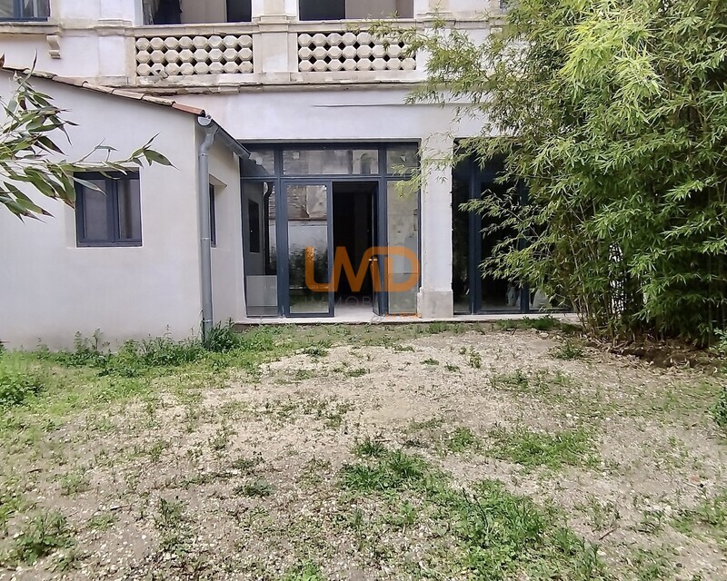 Grand appartement avec studios, jardin et piscine en centre-ville  - 1772134170042