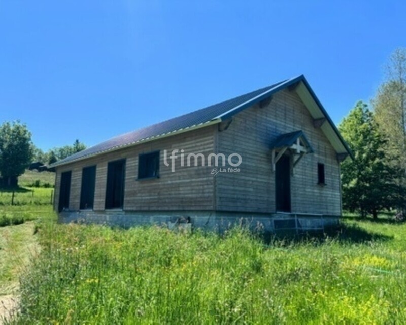 Maison à terminer sur parcelle privative de plus de 1 hectare - 8b42c7ac-37b1-48bd-b3d2-a31494aedb91 4 5005 c