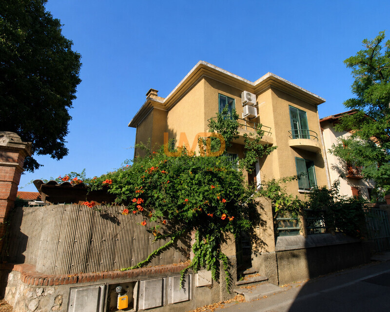 Maison de ville au cœur de Thuir - Chatgpt image 6 août 2026  11 26 36