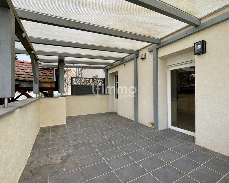 Spacieuse maison familiale sur vaste terrain avec garage - Terrasse