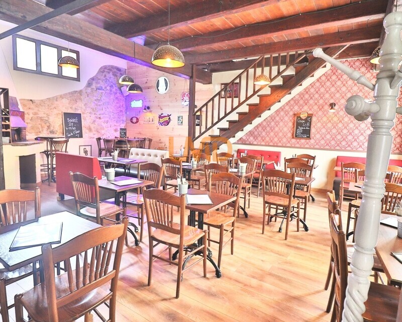 Brignoles: immeuble: restaurant et appartement - D1fe4a59-9dcc-4f27-9971-5f9bec2e3239 1 201 a