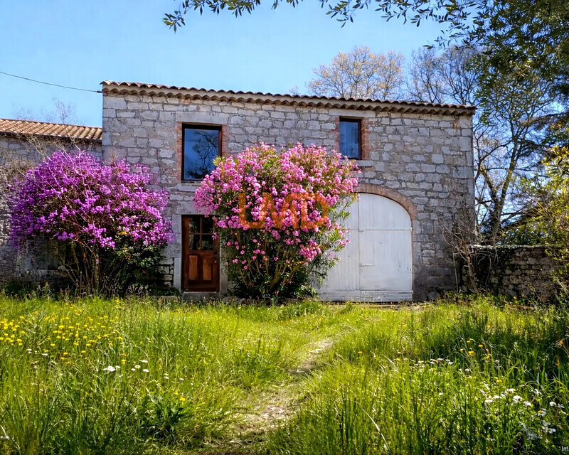 Maison en pierre 8 pièces 170m2 - Ia generated 1779538005