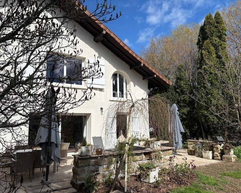 Maison de caractère avec gîte, piscine - terrain constructible - Img-20260317-wa0002