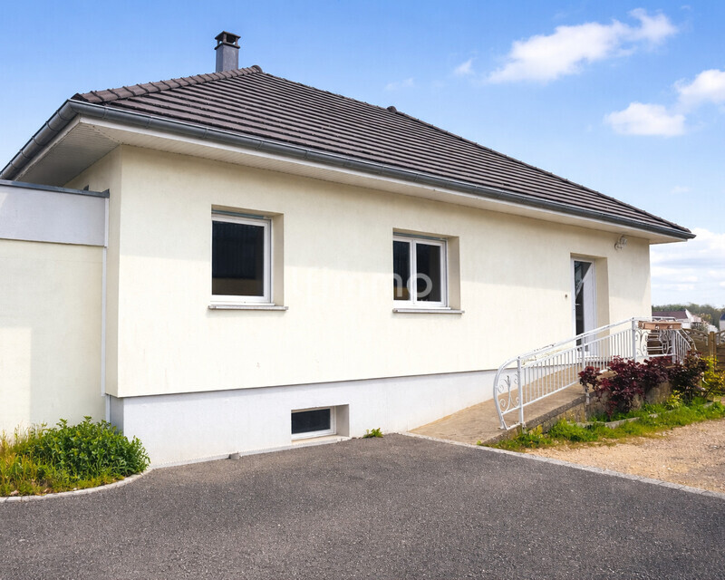 Maison plain-pied surélevé avec double garage et sous-sol complet  - 0e853e7a-6368-4d75-94c3-764059c7751c