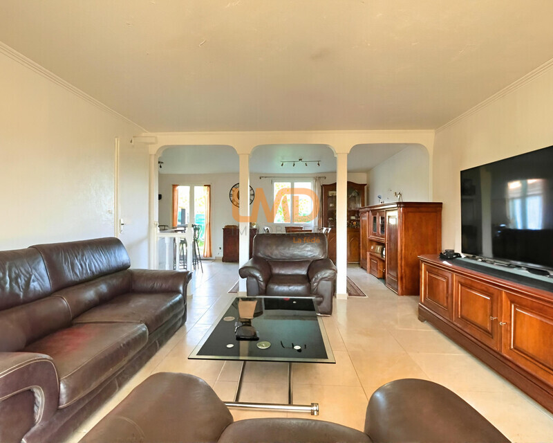 Maison familiale 4 chambres bureau DPE B jardin garage Le Muy calme - Img 5518-fotor-2026040311356