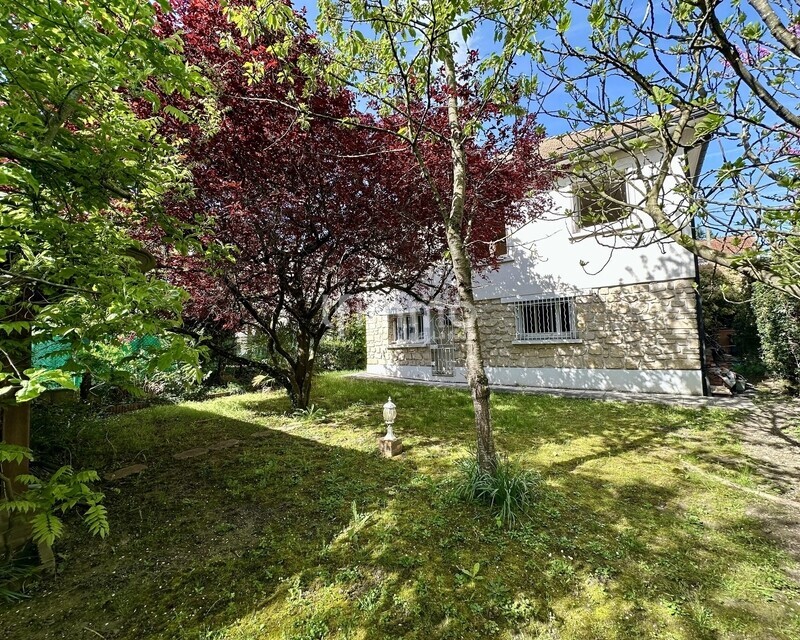 Villemomble-Maison 5P-4CH-130m2- Garage- Terrain 430m2 - Coté jardin..