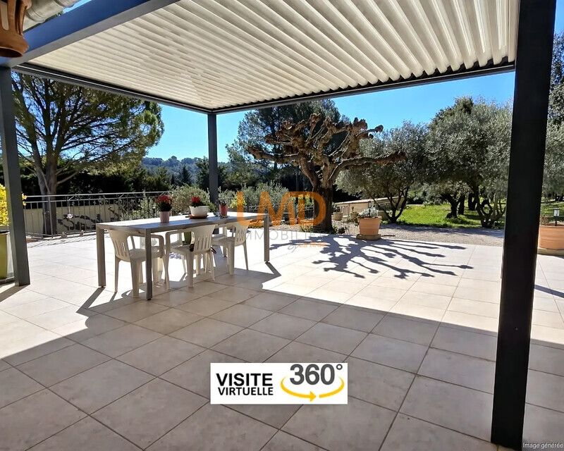 Propriété avec gîte indépendant, 2 grands garages et vue dégagée - Ia generated 1775818276