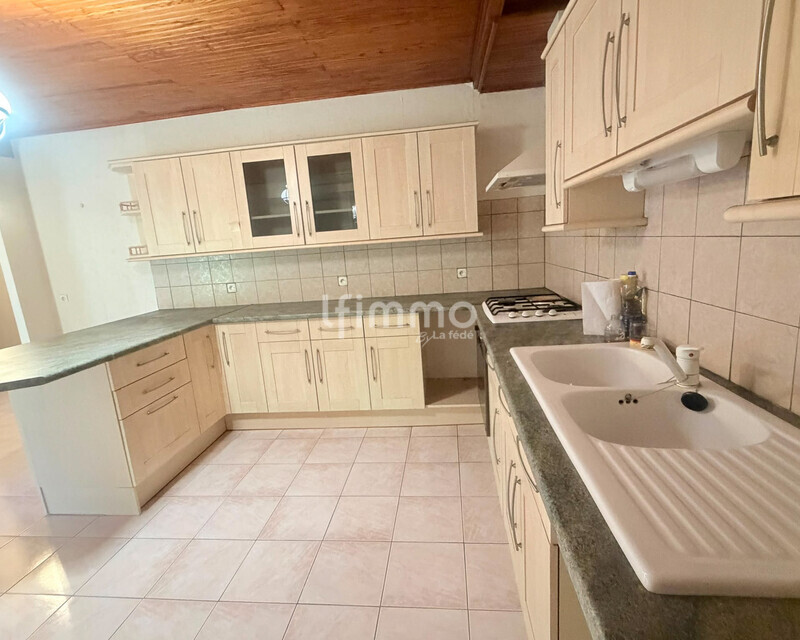Maison de plain-pied avec hangar, ateliers et grand terrain - D5ff9580-d8ba-466f-b44d-dcce60d4bc6d