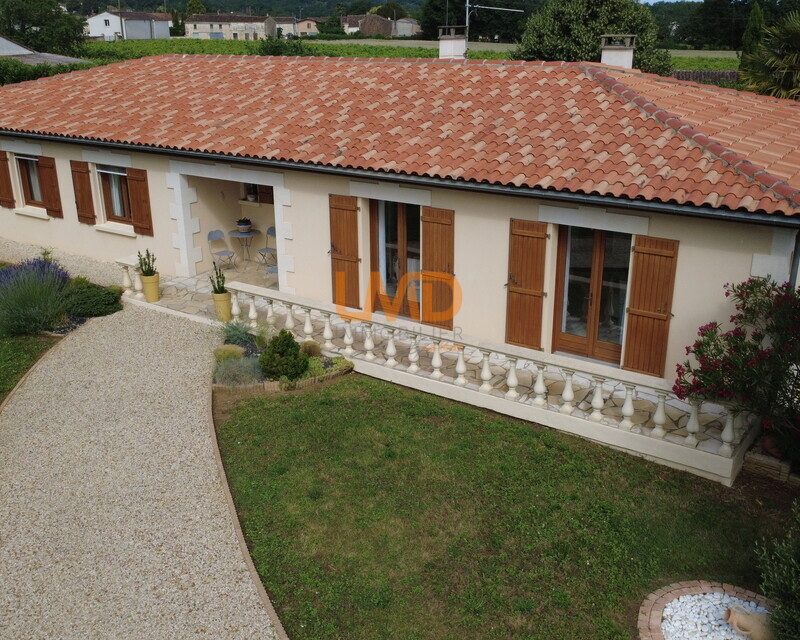 Maison 5 chambres, piscine et double garage sur terrain 3000 m2  - Dji 0002