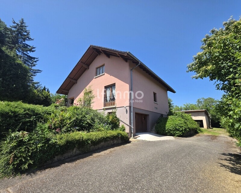 Une maison familiale avec un magnifique terrain au cœur de la nature - cour
