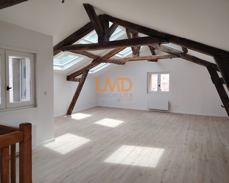 Duplex T3 avec vue sur la collégiale et grande cave voutée - Img 20260506 141345
