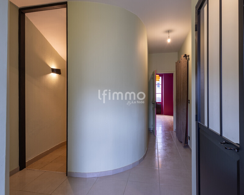 Maison centre Langon 97m² rénovée + double garage - 1 couloir cuisine salon
