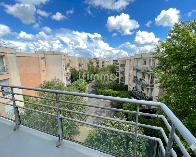 Avenue Magellan - Studio 35m², balcon, box - Créteil - Balcon