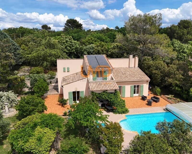 Saint Maximin la Sainte Baume: villa T7 de 155m2 sur terrain 2900m2 - 113f0247-3cf2-4ece-8b73-70890b8edd1a