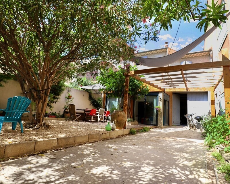 Maison vigneronne de 195 m2 avec cours, terrasses, grange à Sérignan. - 1aa-ext-gaudry-osmoz-immobilier.