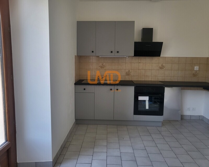 Appartement RDC 82m2 + garage, cave et terrain - Cuisine 1er étage