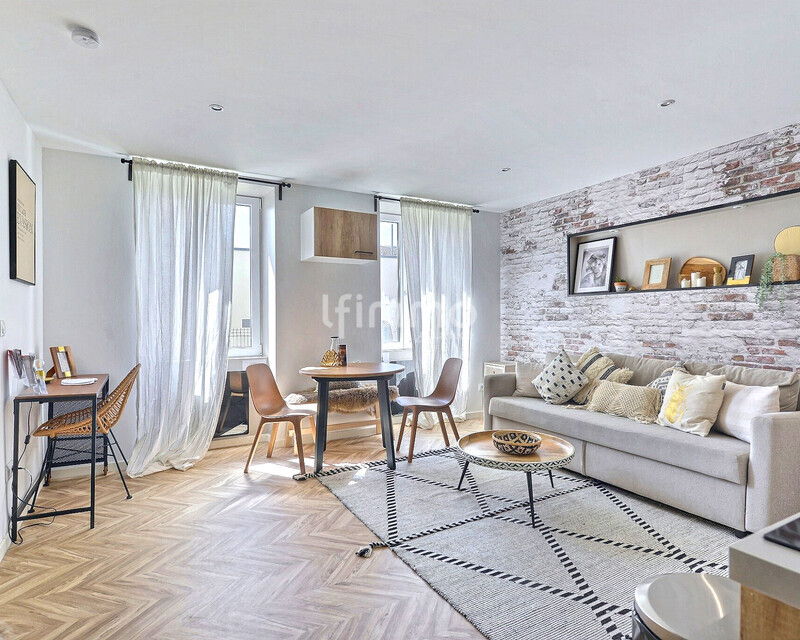 Appartement meublé 2 pièces cosy proche gare de Dornach - Séjour ethnic